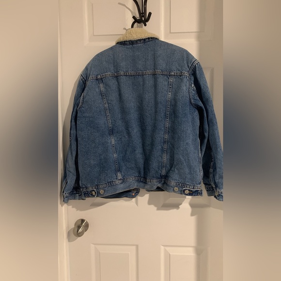 Old navy Sherpa denim jacket - Picture 3 of 3